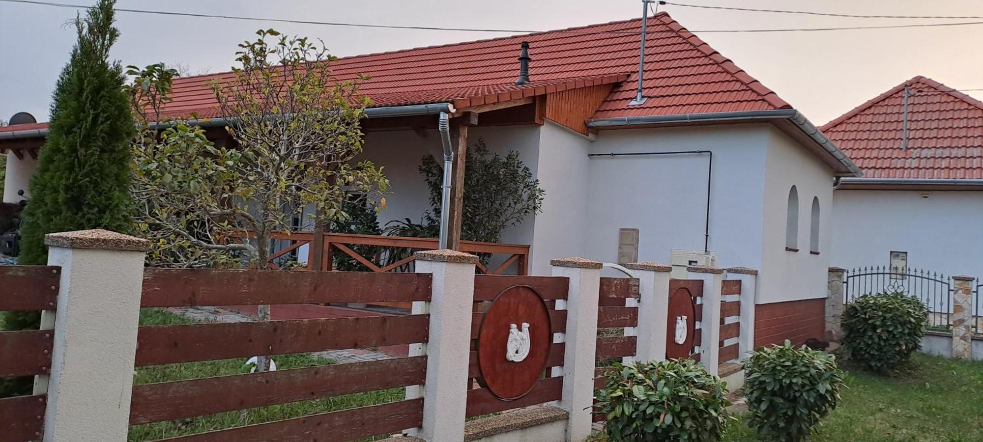 SzemenyecsörnyeManipura别墅 外观 照片